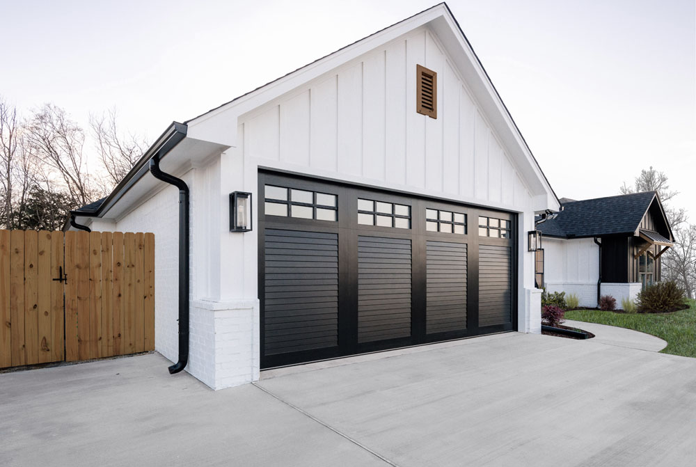 Photo of a house with a garage | Goodrow Garage Door Solutions | Bridgewater, MA